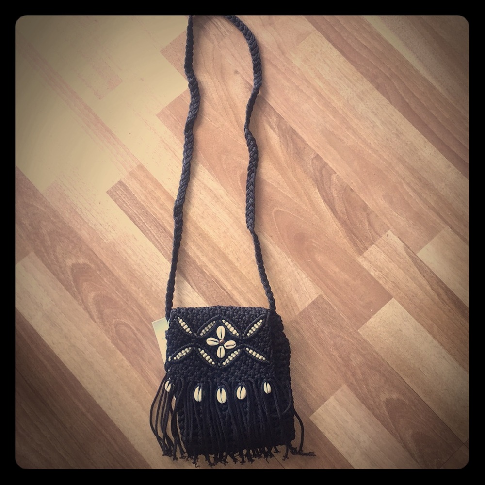 handwoven seashell crossbody